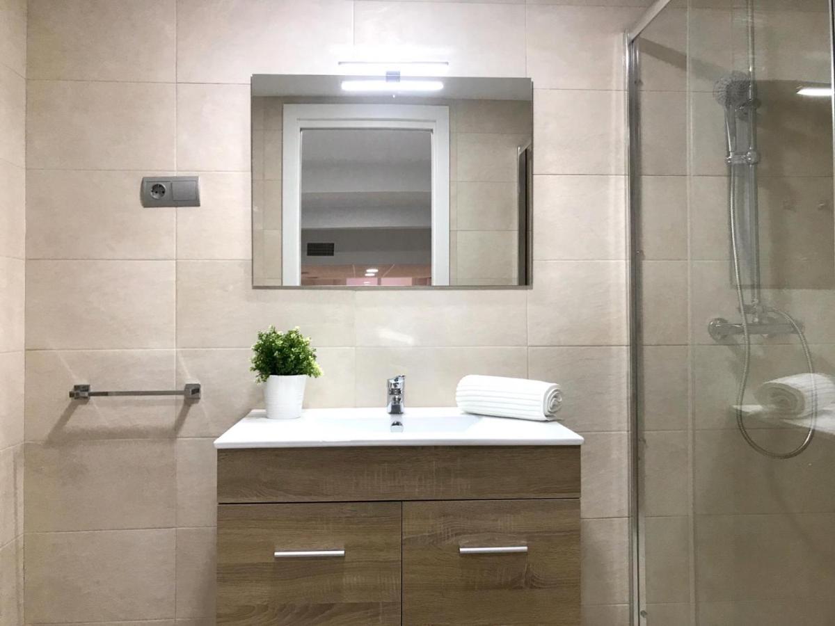 Modern & Spacious Apartment In Plaza De La Merced Málaga Eksteriør billede