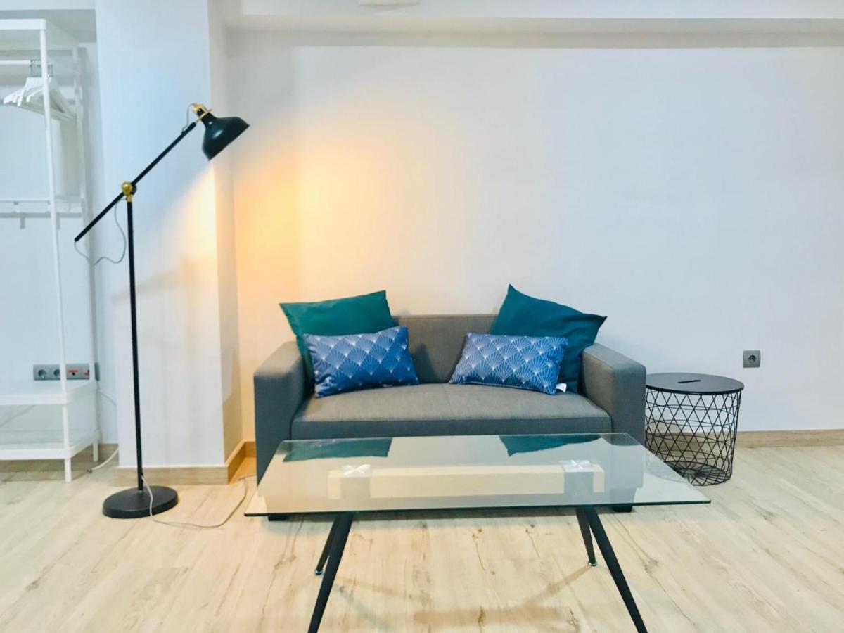 Modern & Spacious Apartment In Plaza De La Merced Málaga Eksteriør billede